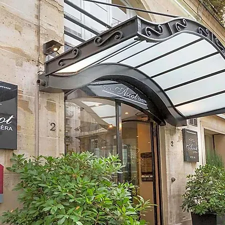 Ascot Opera Hotel 3*