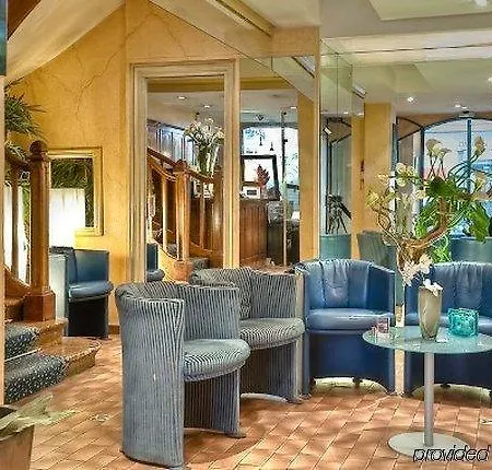 Отель Ascot Opera