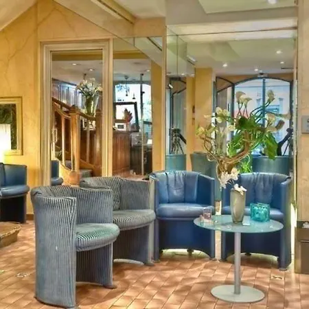 Ascot Opera Отель